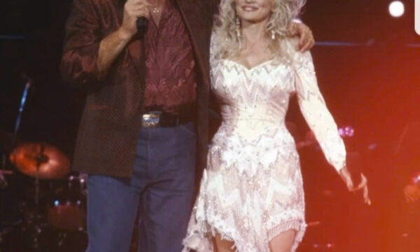 DOLLY PARTON & KENNY ROGERS – THE DUET THAT BECAME A MEMORY FOR GENERATIONS